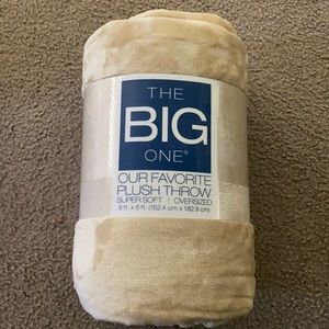 Super soft unopened oversized plush throw